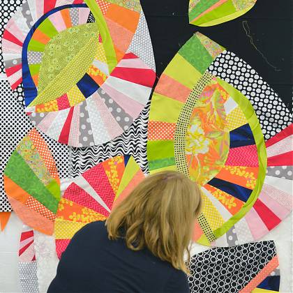 Oval quilt design student Sherri Lynn Woods.