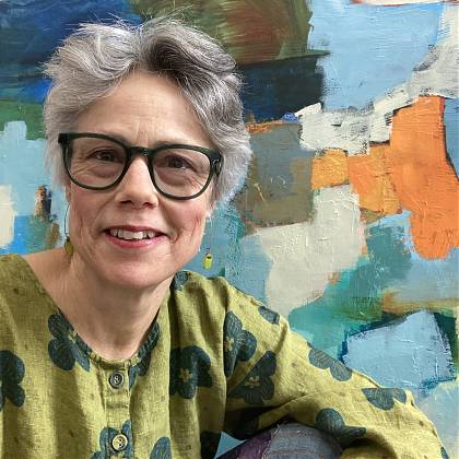 Image of Jane Davies in front of her artwork.