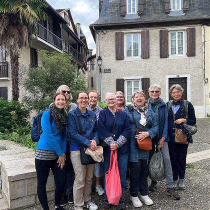 Group in on excursion.