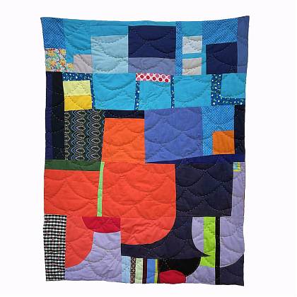 Quilt by quilter and workshop tutor Sherri Lynn Wood in blues and red.