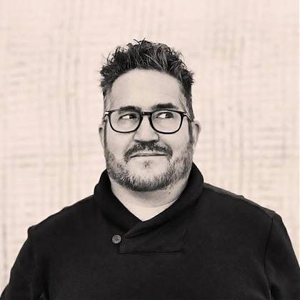 The portrait of this tutor.