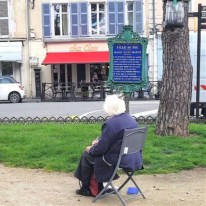 Drawing on location with Rita Sabler in Pau.