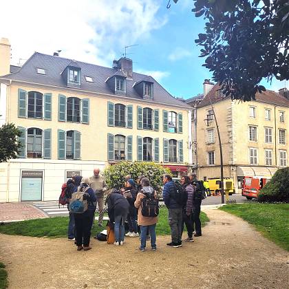 Group on location- sketching in Pau with Rita Sabler.