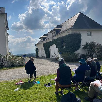 Group on sketching holiday working outside at Clos Mirabel.
