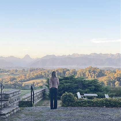 Woman on writing retreat at Atelier Clos Mirabel.